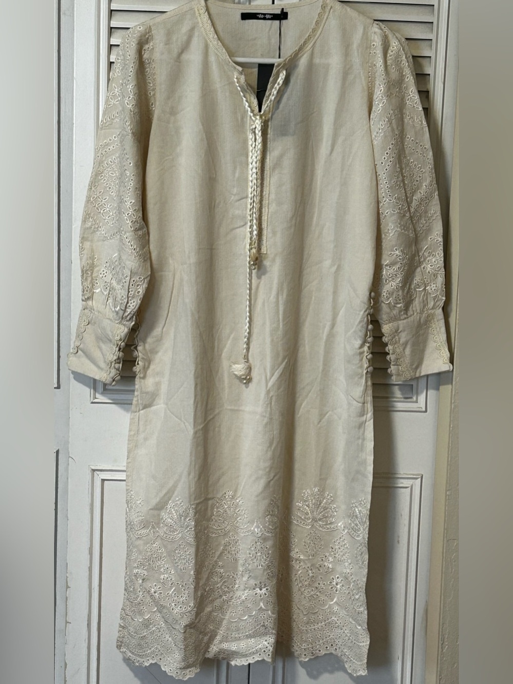 Pakistani Khaadi Embroidered Cream Boho Peasant Kurta for Women in size 6 or XS